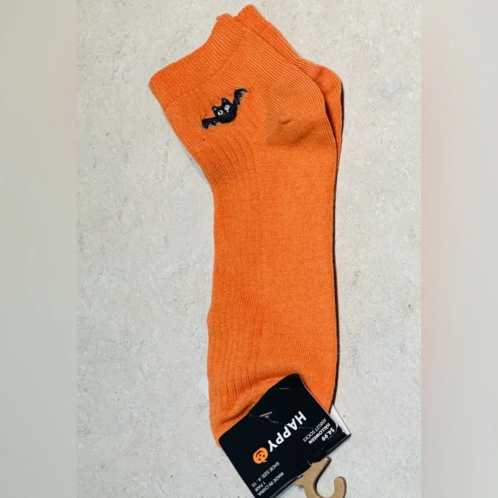 NWT Embroidered Bat Ankle Socks